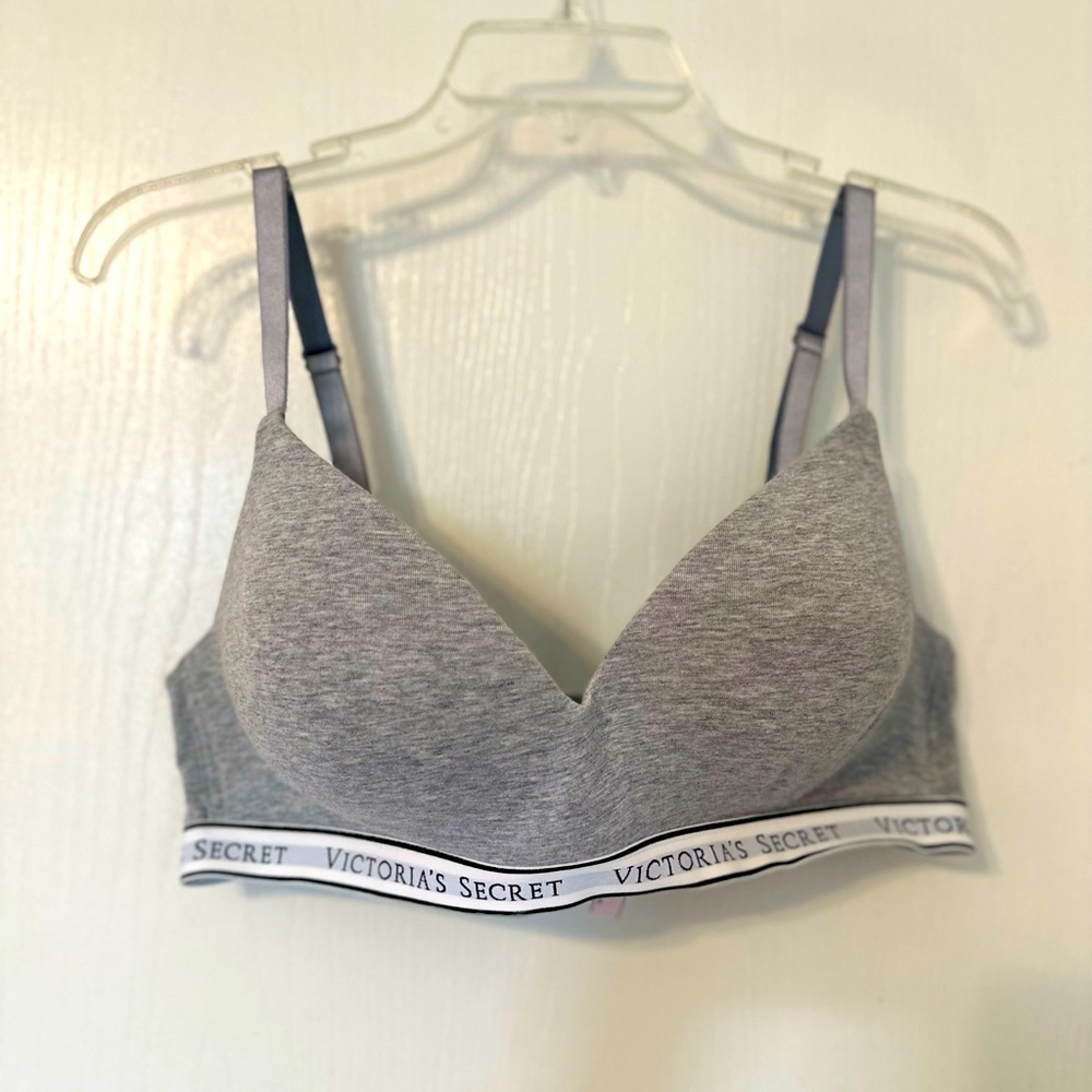 Victorias Secret lightly lined cotton wireless T- shirt bra 38D new w/out tags